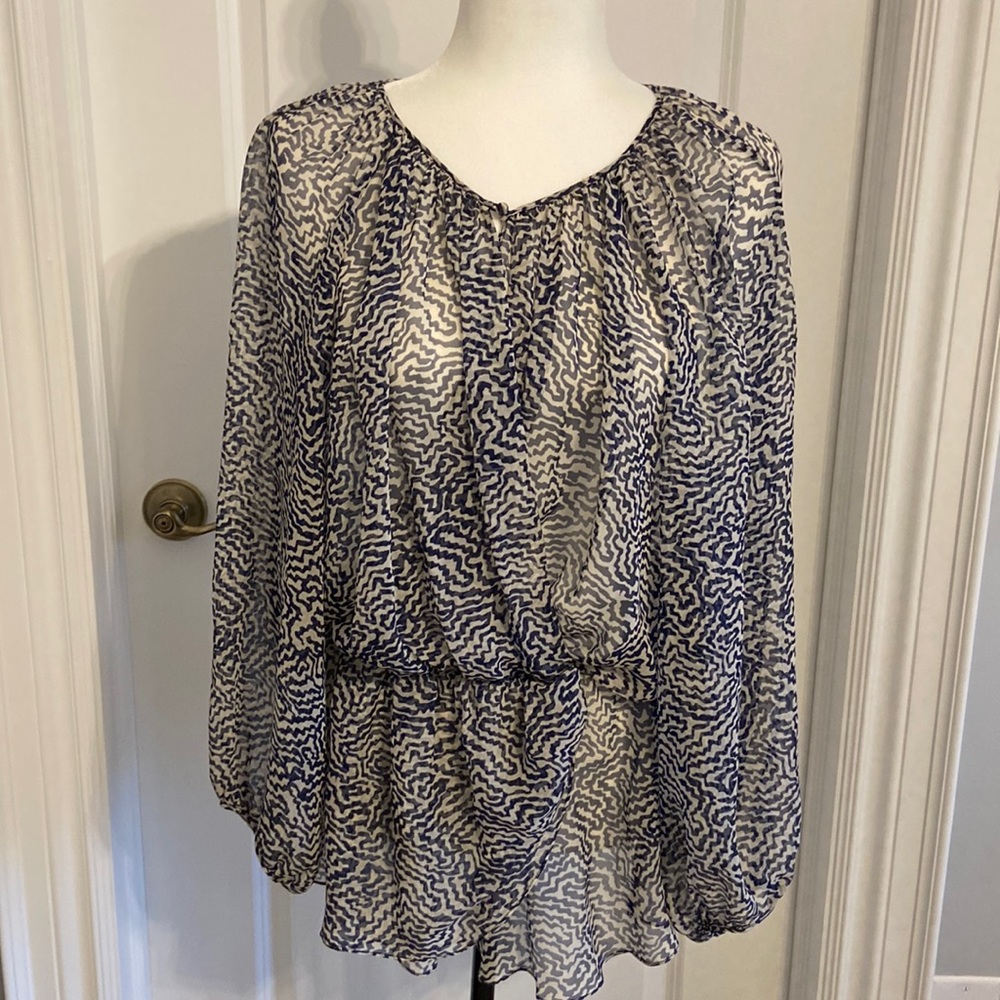 Elizabeth and James Silk Tunic Blouse. Size M/L.